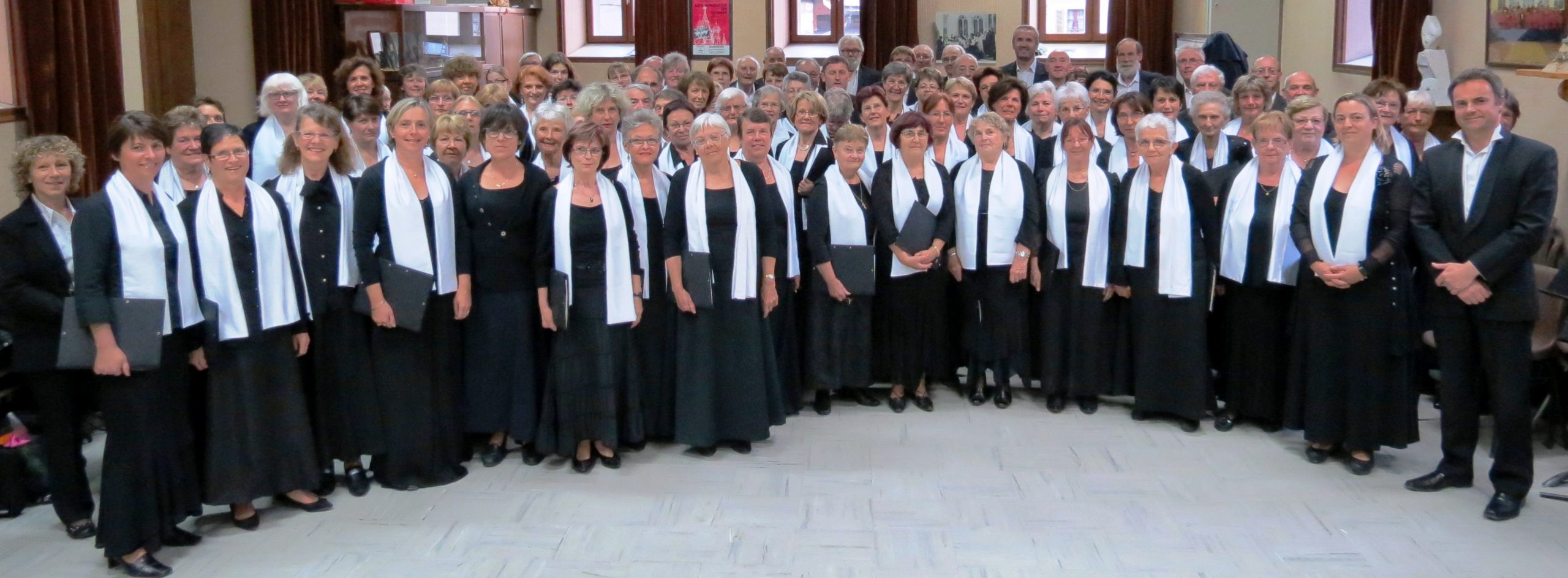 Chorale de Samoëns avec Anne-marie Roch, présidente.